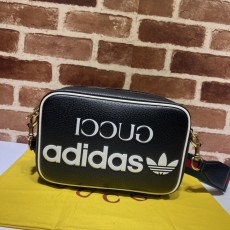 GUCCI 2024 SS 구찌 아디다스 콜라보 스몰 숄더백 702427 여성 가방 커스텀급