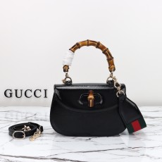 GUCCI 2024 SS 구찌 뱀부 1947 스몰 탑 핸들백 블랙 675797 여성 가방 커스텀급