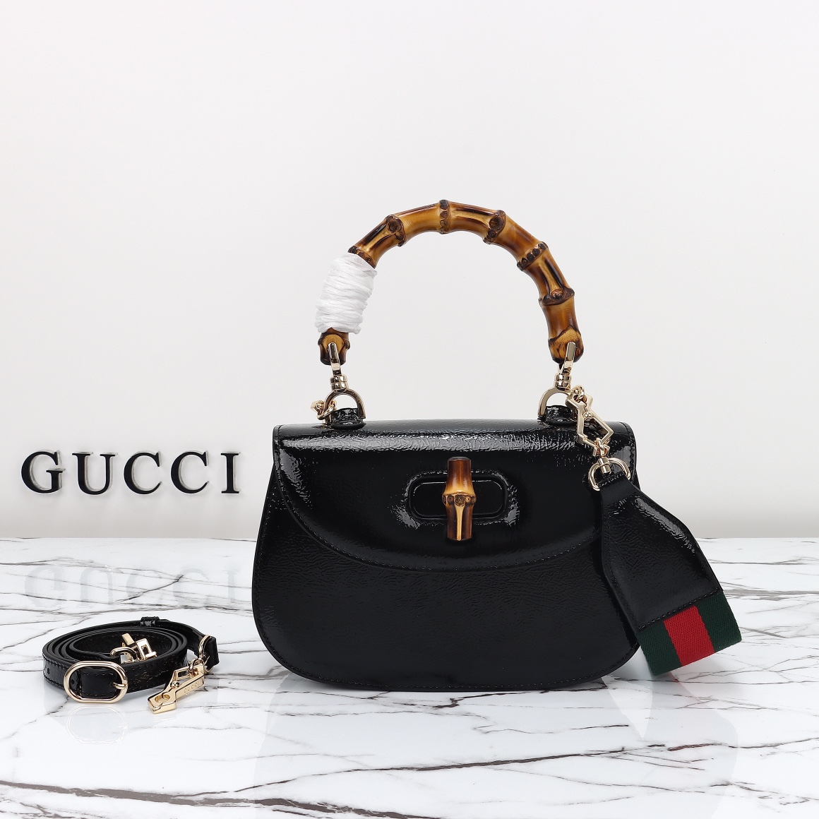 GUCCI 2024 SS 구찌 뱀부 1947 스몰 탑 핸들백 블랙 675797 여성 가방 커스텀급