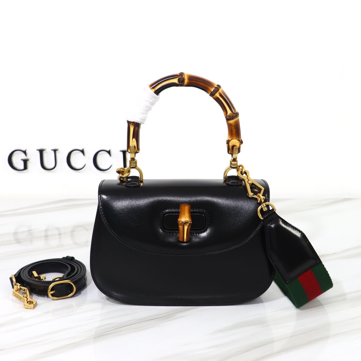 GUCCI 2024 SS 구찌 뱀부 1947 스몰 탑 핸들백 블랙 레더 675797 여성 가방 커스텀급