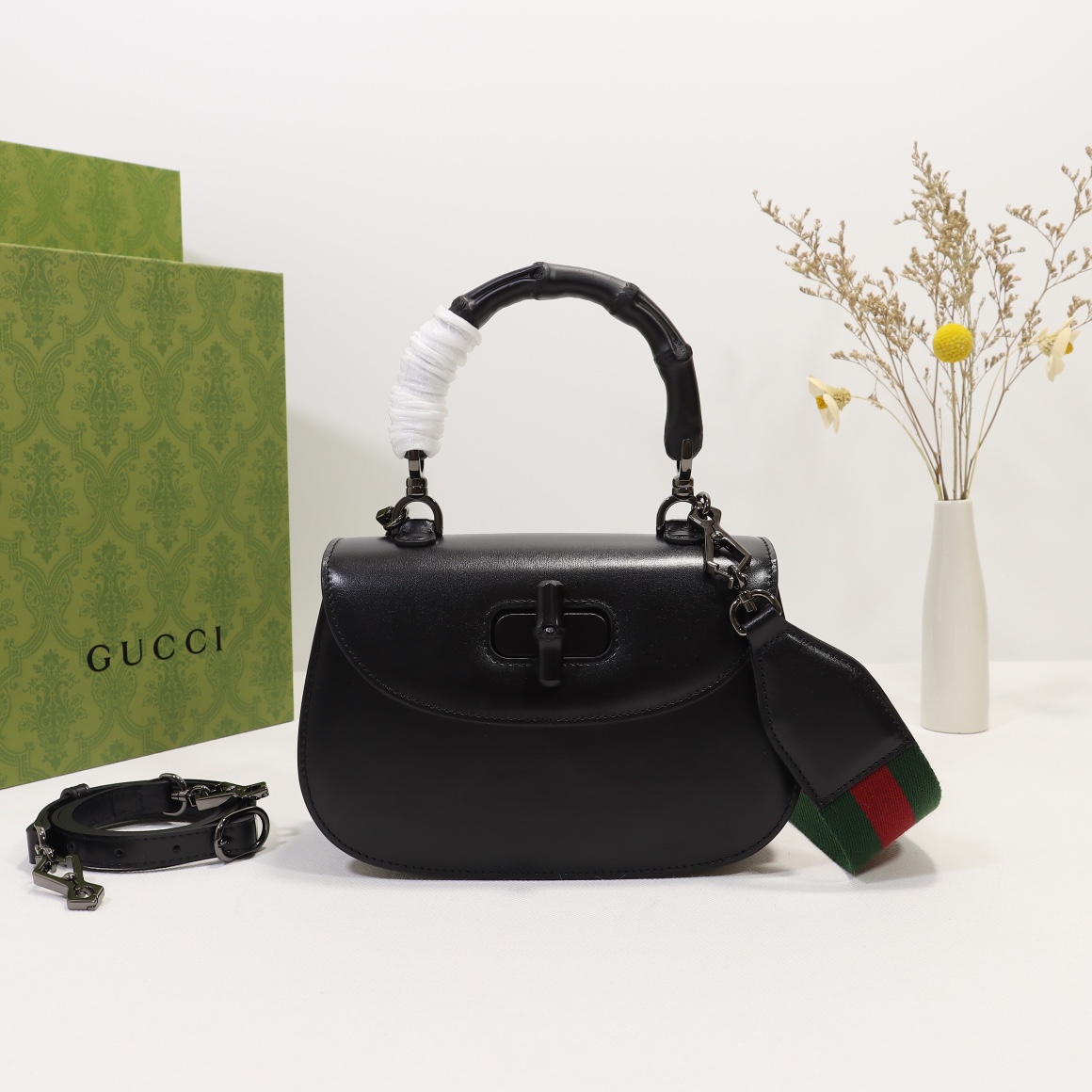 GUCCI 2024 SS 구찌 뱀부 1947 스몰 탑 핸들백 올블랙 675797 여성 가방 커스텀급