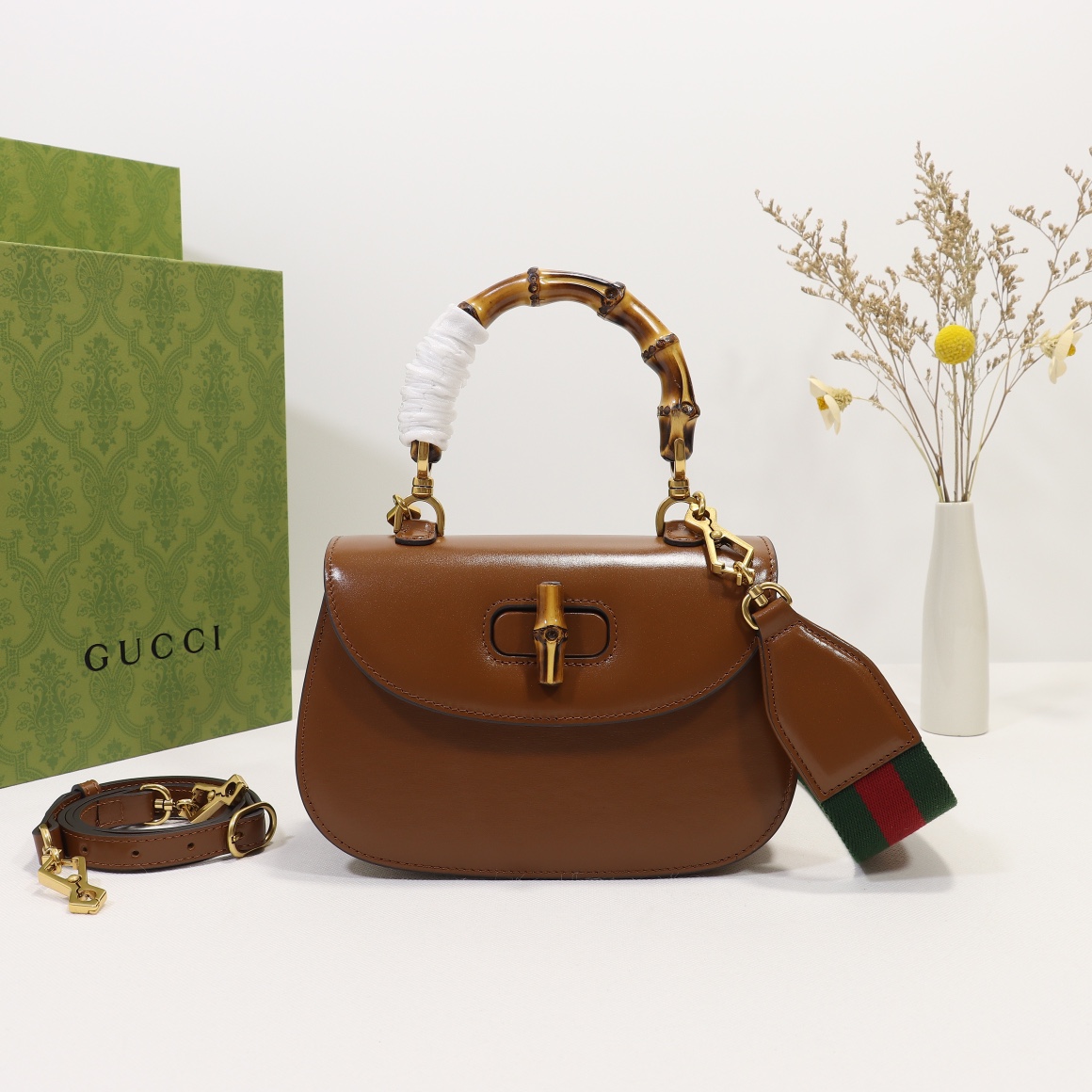 GUCCI 2024 SS 구찌 뱀부 1947 스몰 탑 핸들백 브라운 675797 여성 가방 커스텀급
