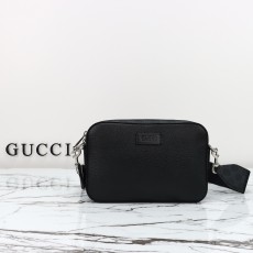 GUCCI 2024 SS 구찌 태그 스몰 크로스백 블랙 795465 남성 가방 커스텀급