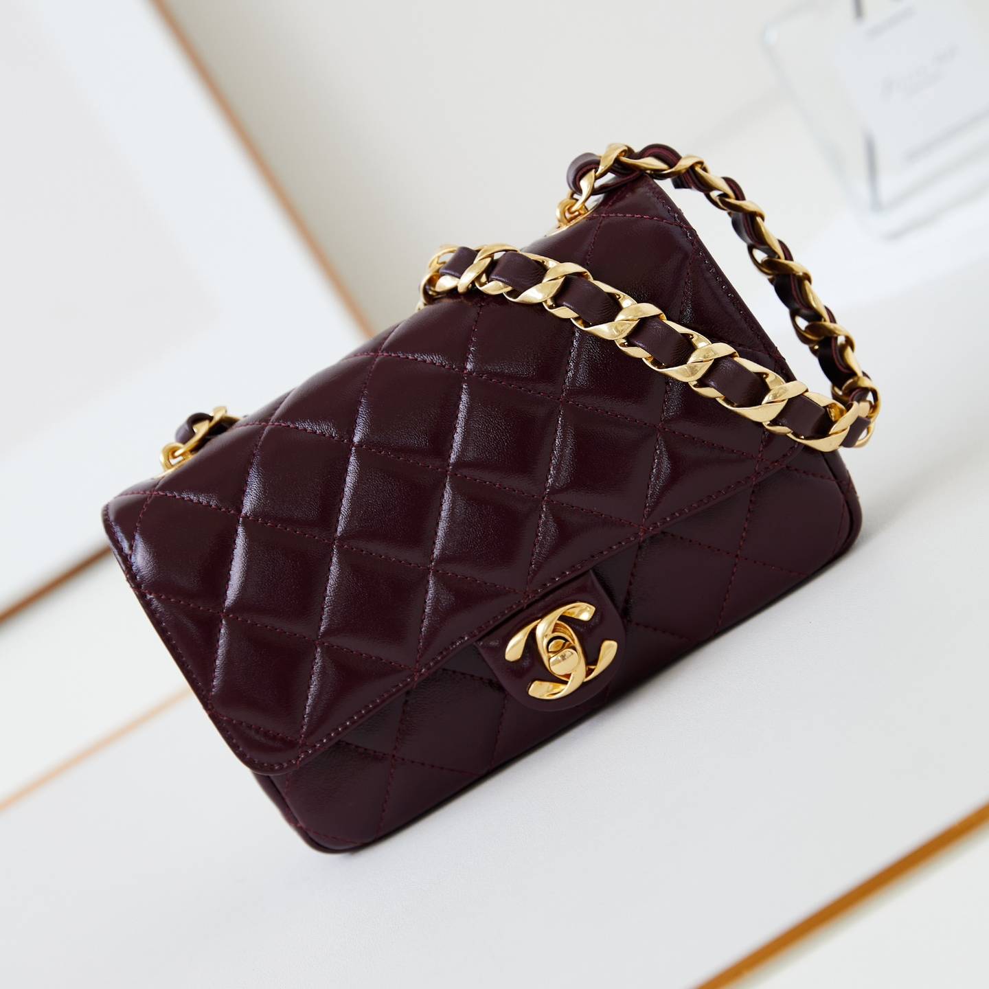 CHANEL 2024 SS 샤넬 체인 램스킨 버건디 골드 메탈 클러치백 AS5123 여성 가방 커스텀급