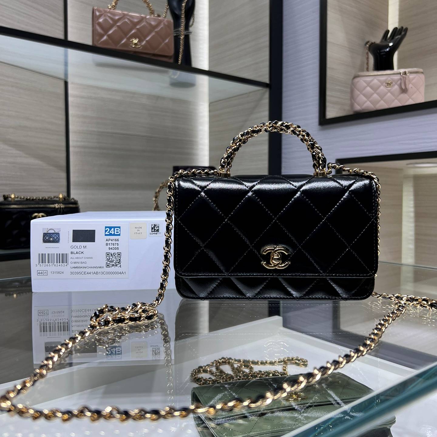 CHANEL 2024 SS 샤넬 체인 램스킨 핸들 미니 WOC백 블랙 AP4166 여성 가방 커스텀급