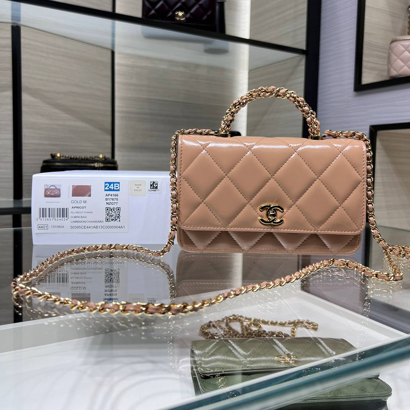 CHANEL 2024 SS 샤넬 체인 램스킨 핸들 미니 WOC백 베이지 AP4166 여성 가방 커스텀급