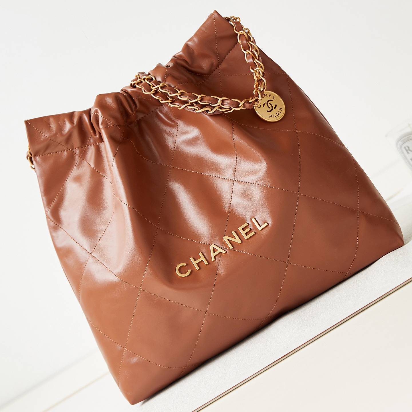 CHANEL 2024 SS 샤넬 체인 램스킨 골드메탈 22 미듐 호보백 카멜 AS3261 여성 가방 커스텀급