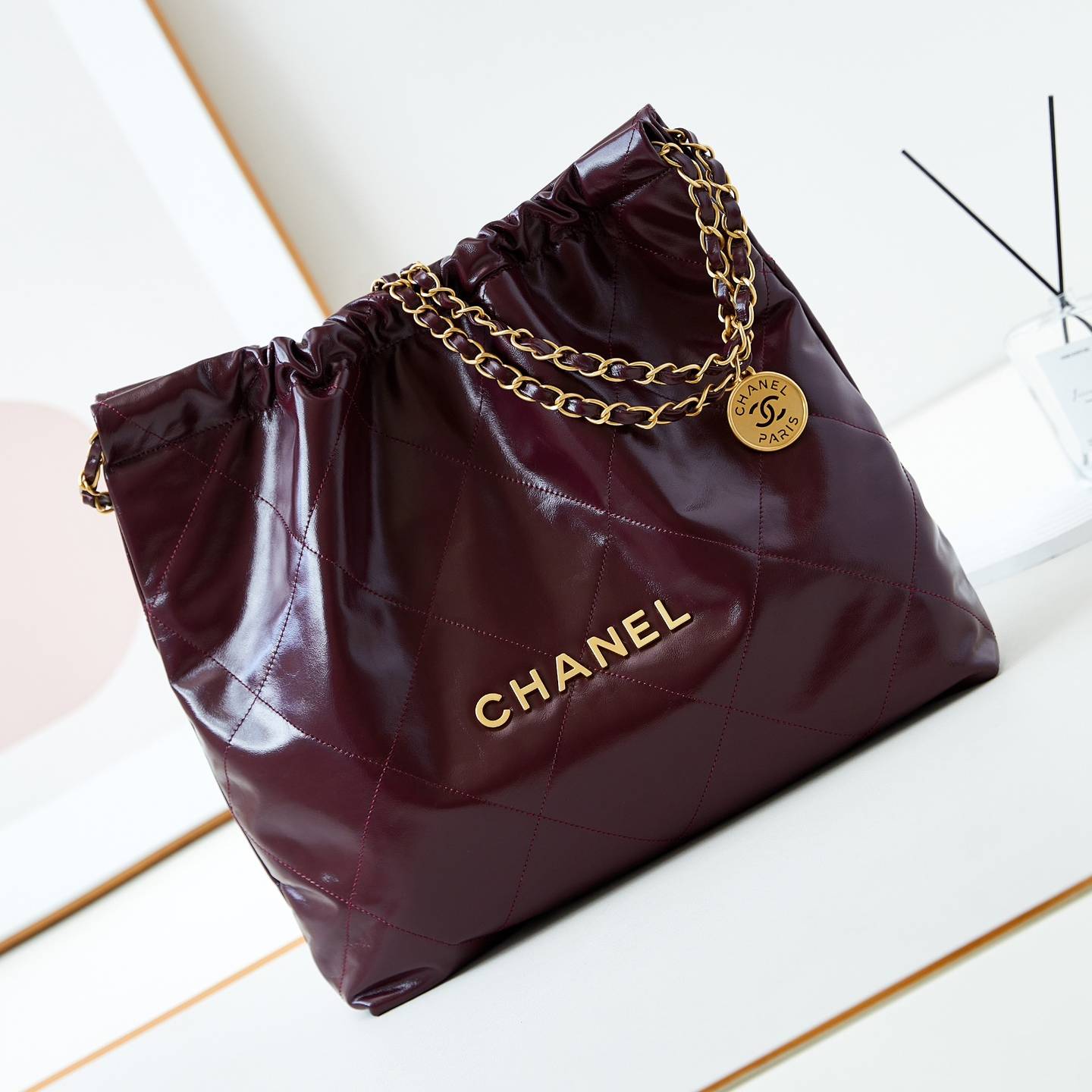 CHANEL 2024 SS 샤넬 체인 램스킨 골드메탈 22 미듐 호보백 버건디 AS3261 여성 가방 커스텀급