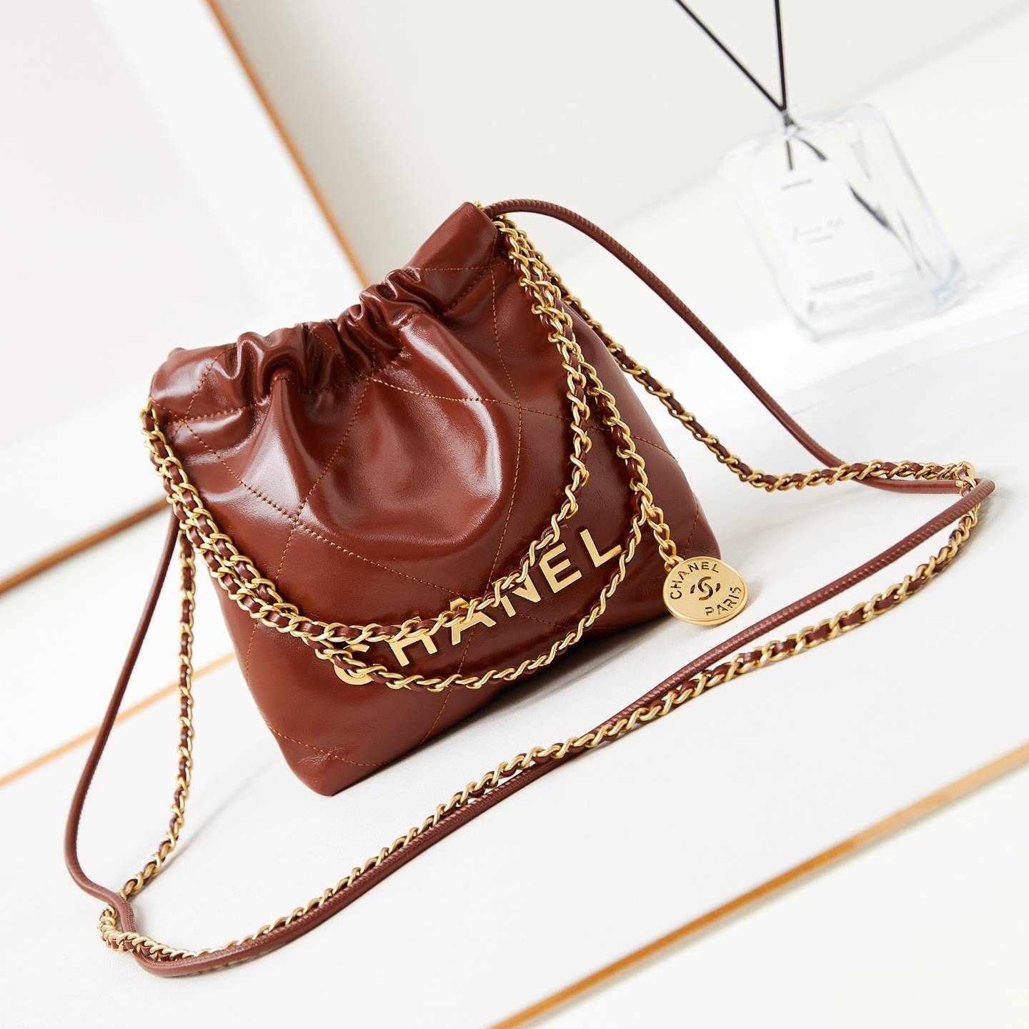 CHANEL 2024 SS 샤넬 체인 램스킨 골드메탈 22 미니 호보백 브라운 AS3980 여성 가방 커스텀급