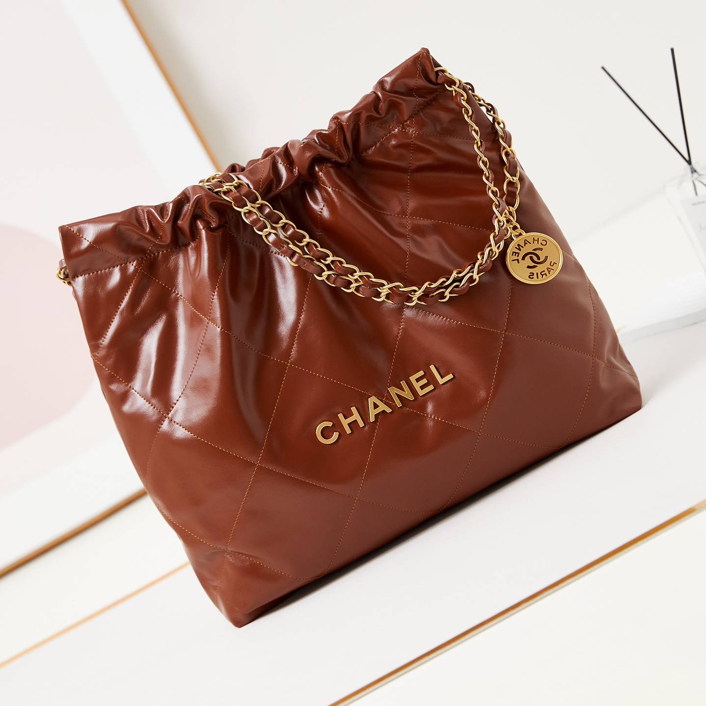 CHANEL 2024 SS 샤넬 체인 램스킨 골드메탈 22 미듐 호보백 브라운 AS3261 여성 가방 커스텀급