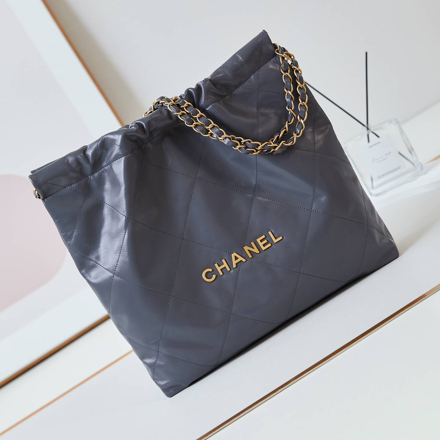 CHANEL 2024 SS 샤넬 체인 램스킨 골드메탈 22 미듐 호보백 그레이 AS3261 여성 가방 커스텀급