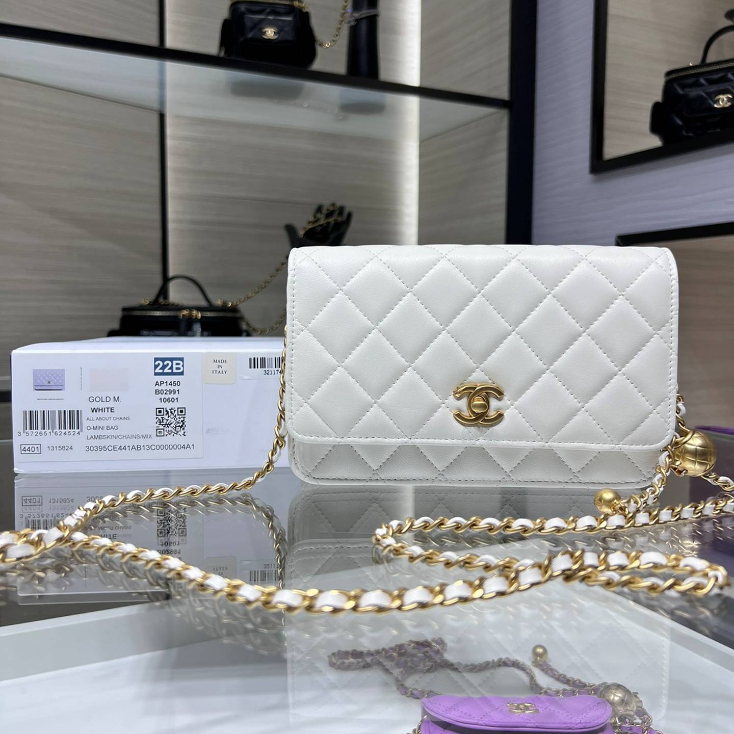 CHANEL 2024 SS 샤넬 체인 램스킨 골드볼 WOC백 화이트 AP1450 여성 가방 커스텀급