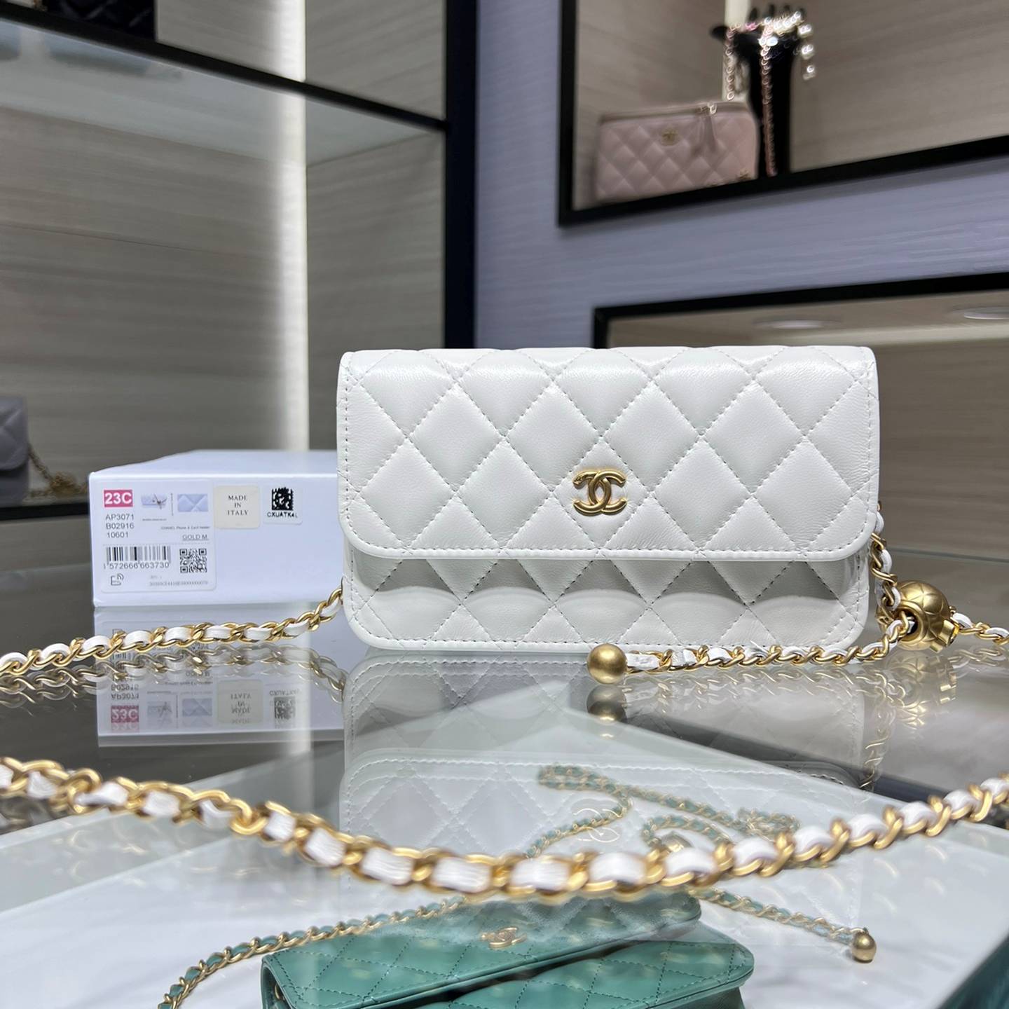 CHANEL 2024 SS 샤넬 체인 램스킨 골드볼 미니백 화이트 AP3071 여성 가방 커스텀급