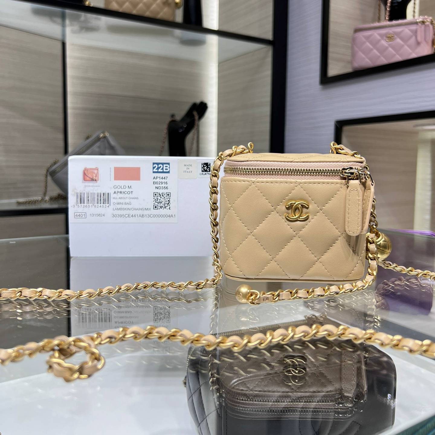 CHANEL 2024 SS 샤넬 체인 램스킨 골드볼 베니티백 스몰 베이지 AP1447 여성 가방 커스텀급