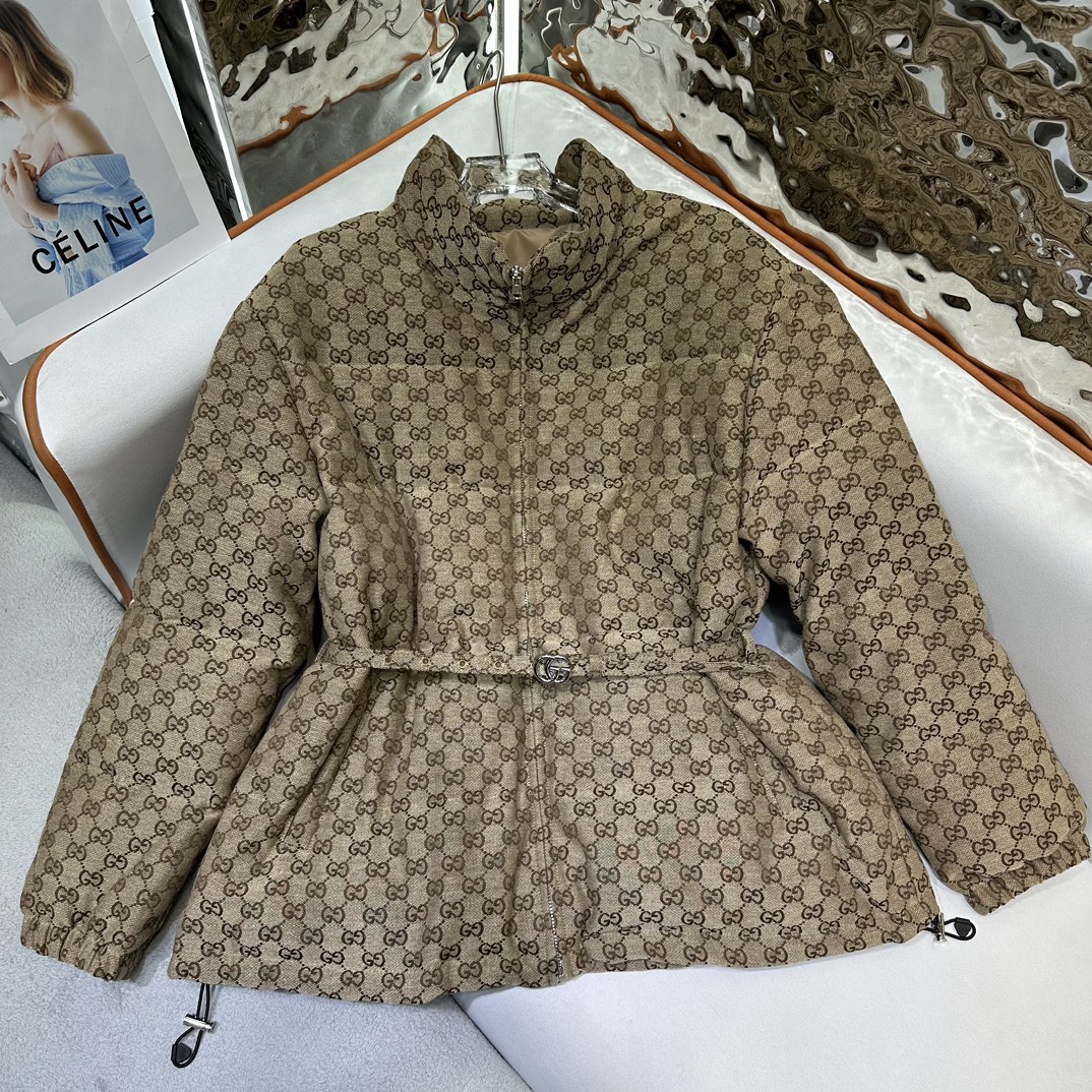 GUCCI 2024 SS 구찌 GG로고 베이지 실버메탈 벨트 여성 패딩 커스텀급