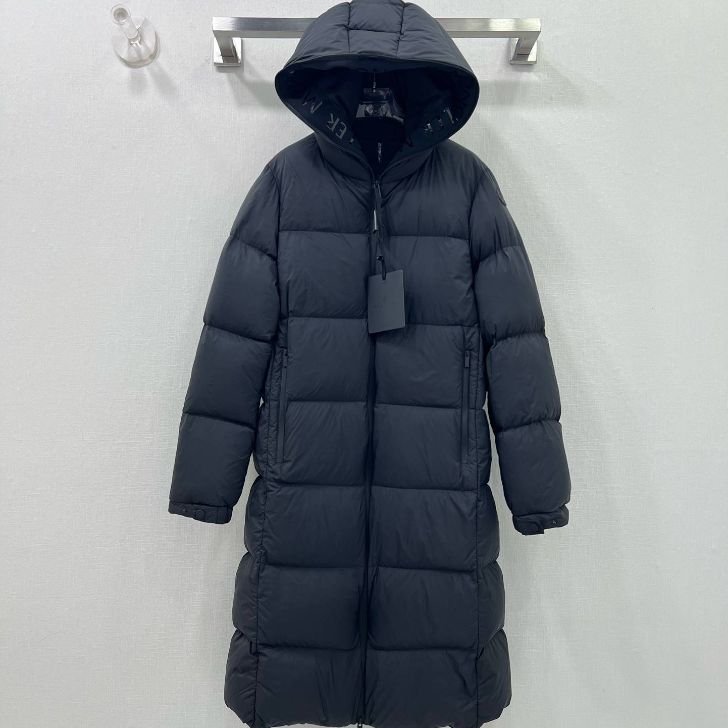 MONCLER 2024 SS 몽클레어 투톤 로고 후드 블랙 여성 롱패딩 커스텀급