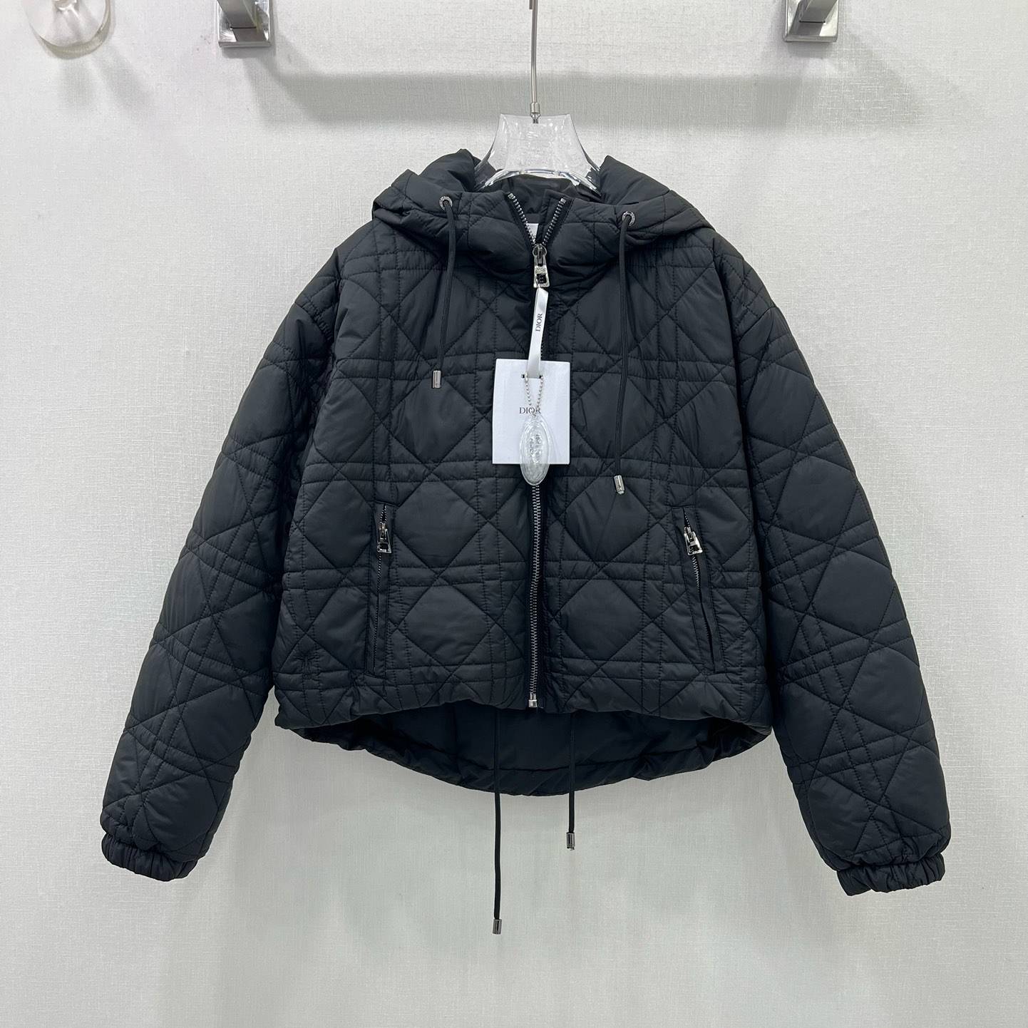DIOR 2024 SS 디올 퀄팅 후드 지퍼장식 블랙 여성 패딩 커스텀급