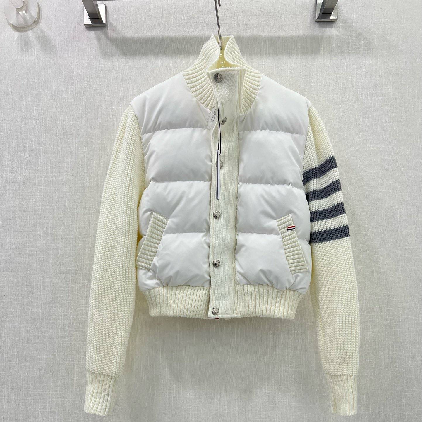 THOM BROWNE 2024 SS 톰브라운 퀄팅 투톤 삼선 아이보리 여성 패딩 커스텀급