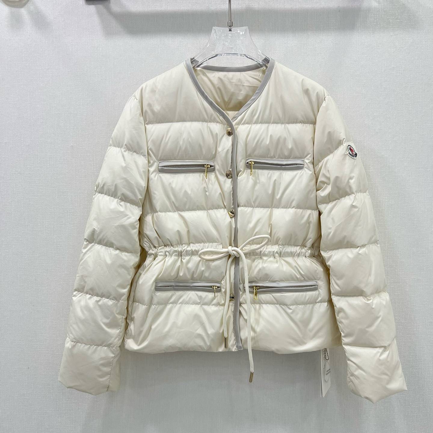 MONCLER 2024 SS 몽클레어 퀄팅 포켓 끈장식 아이보리 여성 패딩 커스텀급