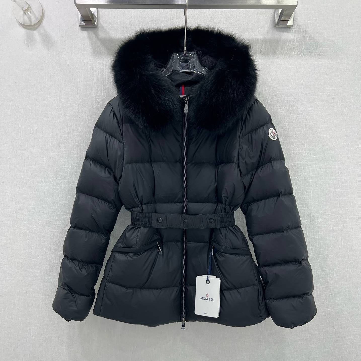 MONCLER 2024 SS 몽클레어 퀄팅 여우퍼 벨트장식 블랙 여성 패딩 커스텀급