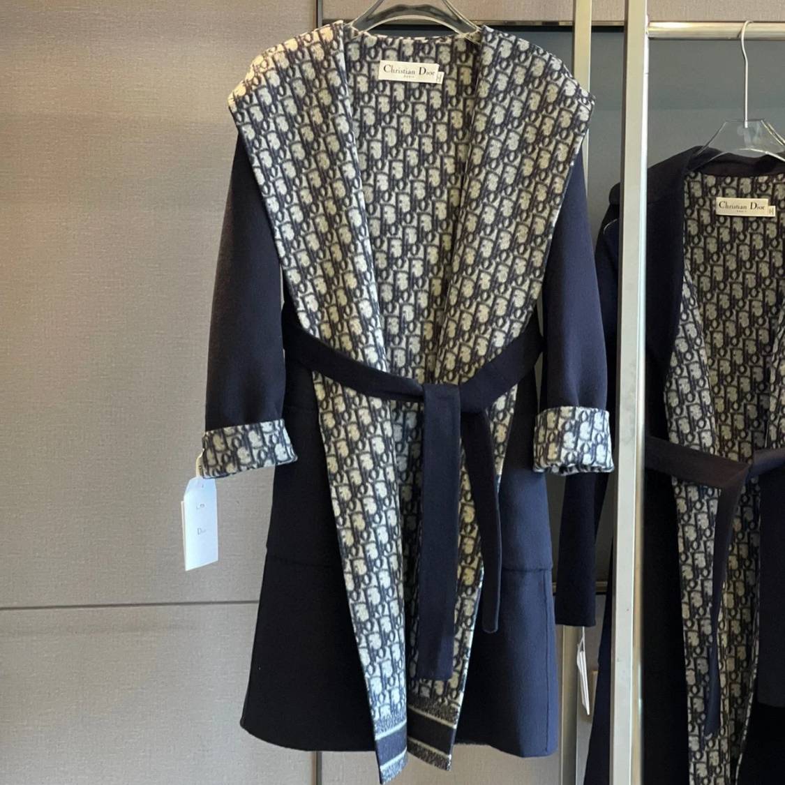 DIOR 2024 SS 디올 D로고 후드 캐시미어 100% 업뎃버젼 여성 롱코트 커스텀급