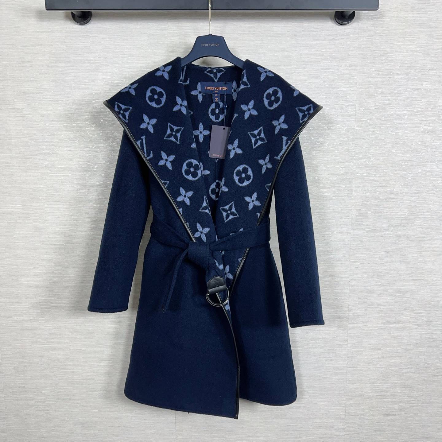LOUIS VUITTON 2024 SS 루이비통 벨트 후드 네이비 캐시미어 100% 업뎃버젼 여성 롱코트 커스텀급