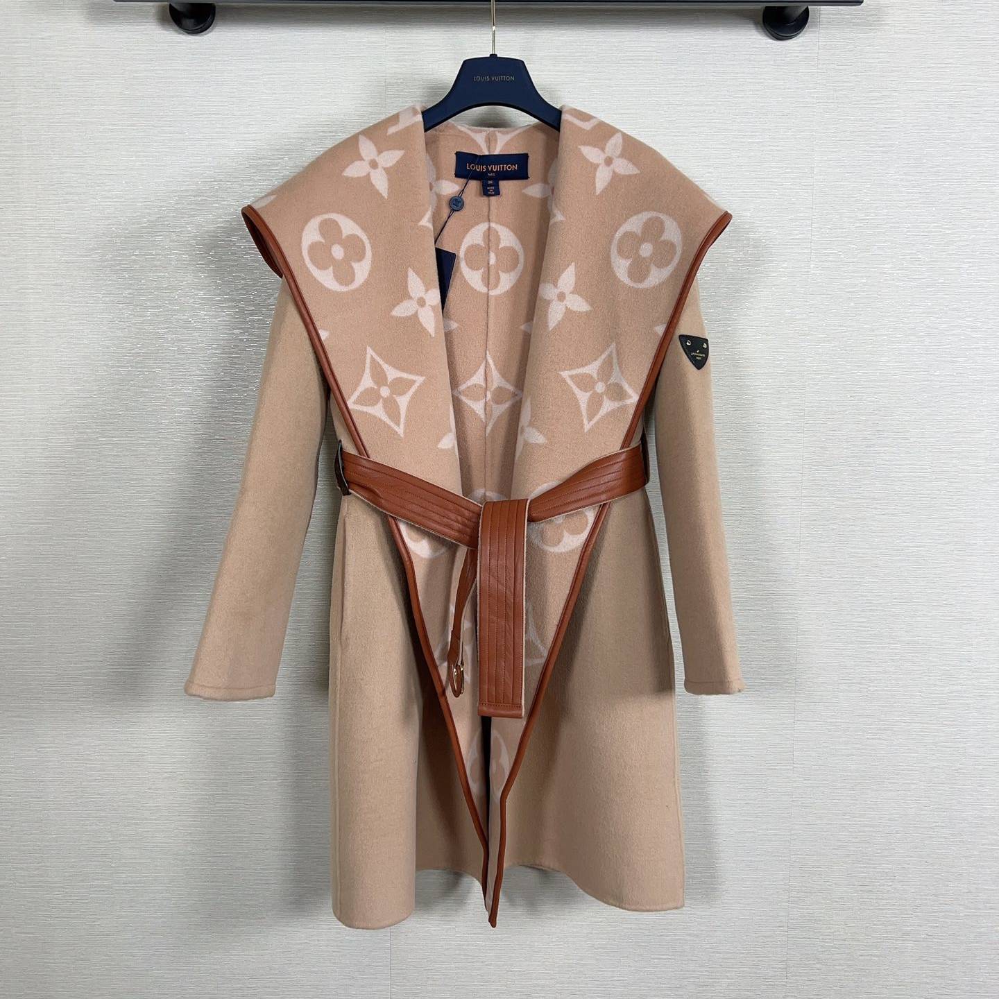 LOUIS VUITTON 2024 SS 루이비통 벨트 후드 핑크 캐시미어 100% 업뎃버젼 여성 중코트 커스텀급