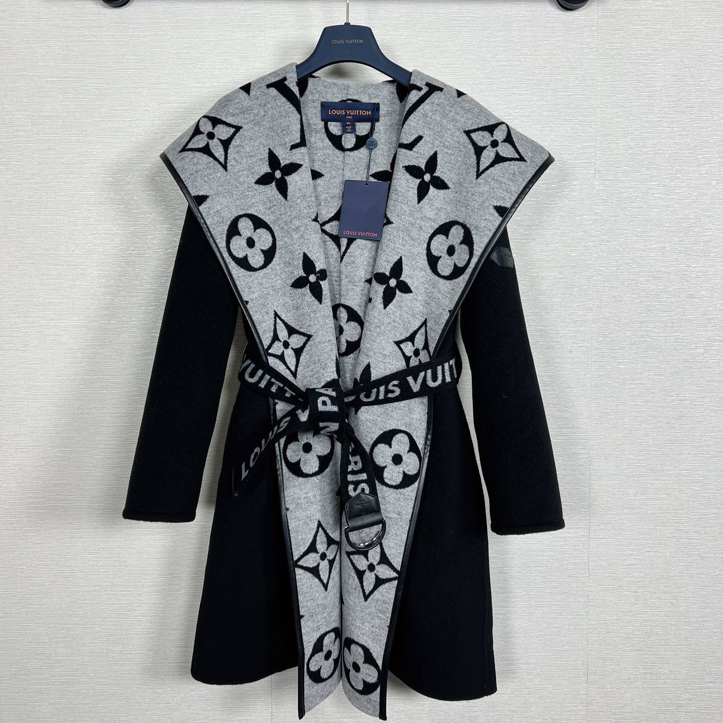 LOUIS VUITTON 2024 SS 루이비통 벨트 후드 투톤 블랙 캐시미어 100% 업뎃버젼 여성 롱코트 커스텀급