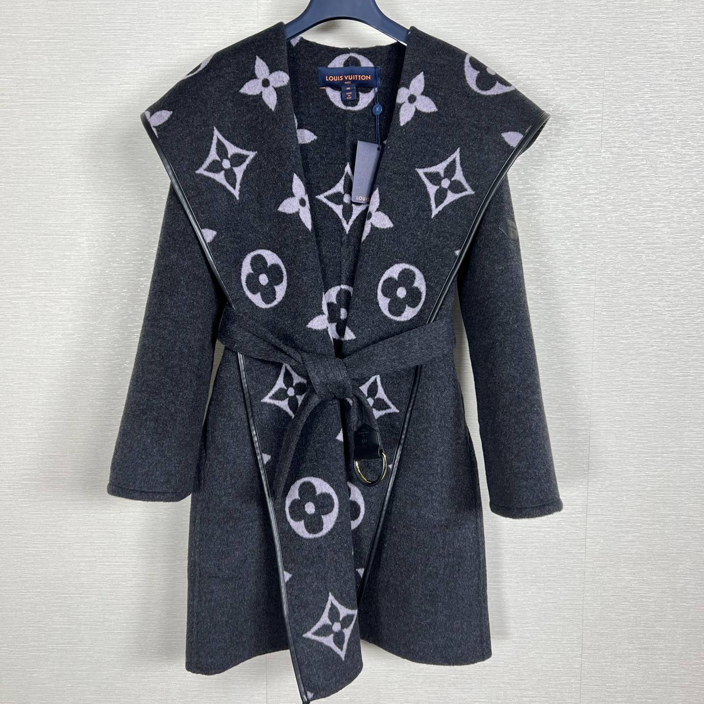 LOUIS VUITTON 2024 SS 루이비통 벨트 후드 딥그레이 캐시미어 100% 업뎃버젼 여성 롱코트 커스텀급