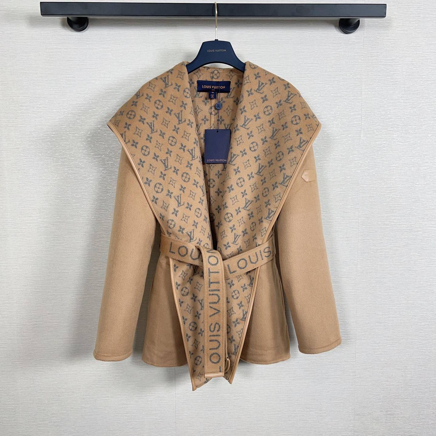 LOUIS VUITTON 2024 SS 루이비통 벨트 후드 베이지 캐시미어 100% 업뎃버젼 여성 중코트 커스텀급