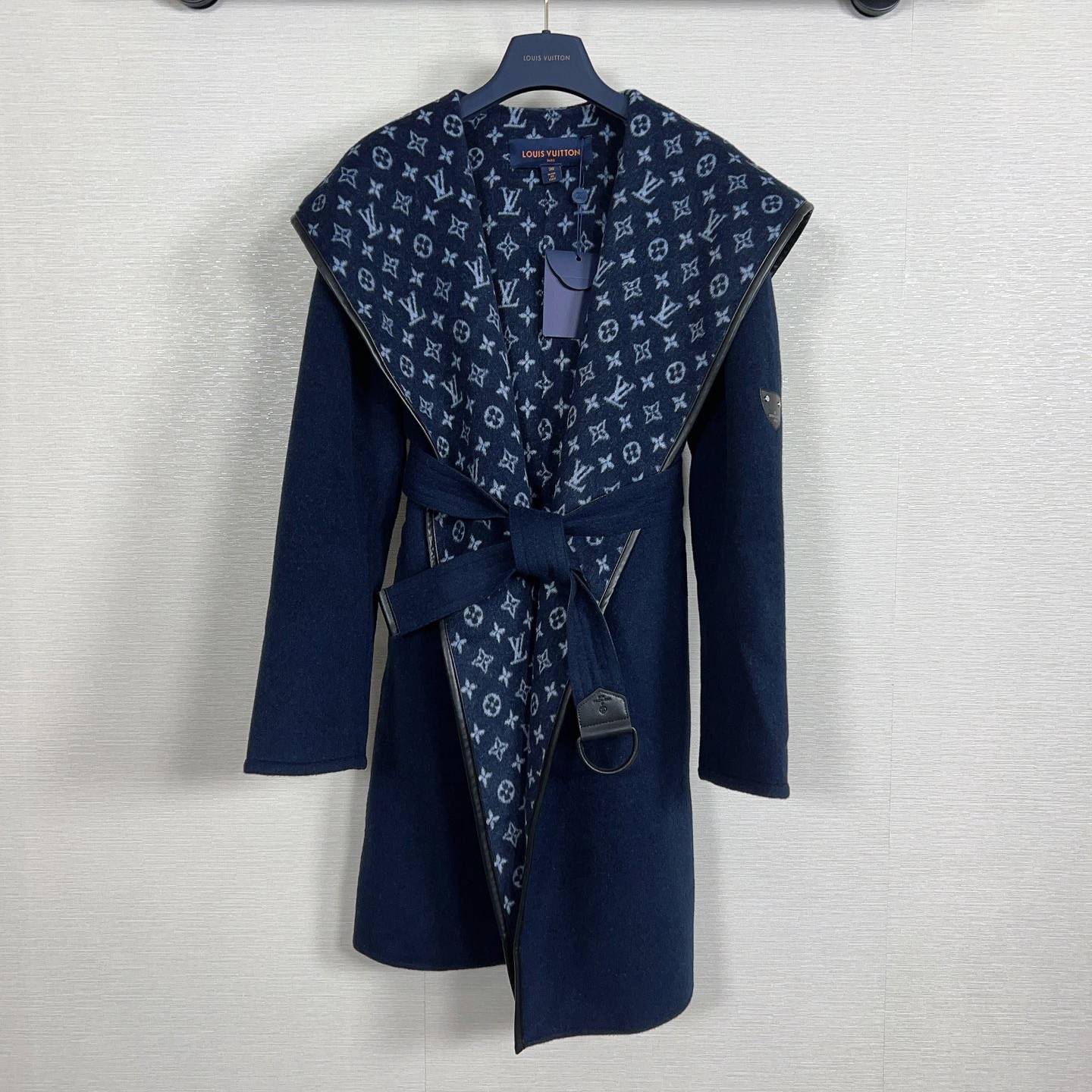 LOUIS VUITTON 2024 SS 루이비통 벨트 후드 네이비 캐시미어 100% 업뎃버젼 여성 롱코트 커스텀급