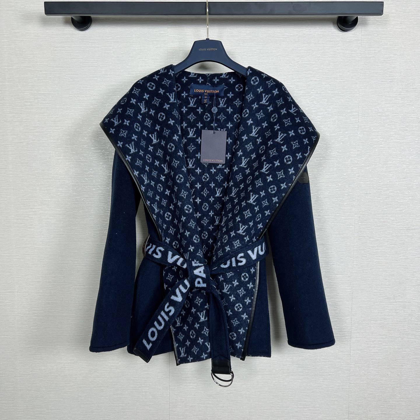 LOUIS VUITTON 2024 SS 루이비통 벨트 후드 네이비 캐시미어 100% 업뎃버젼 여성 중코트 커스텀급
