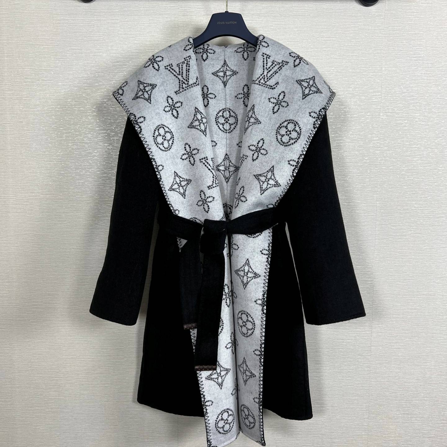 LOUIS VUITTON 2024 SS 루이비통 벨트 후드 투톤 블랙 캐시미어 100% 업뎃버젼 여성 롱코트 커스텀급
