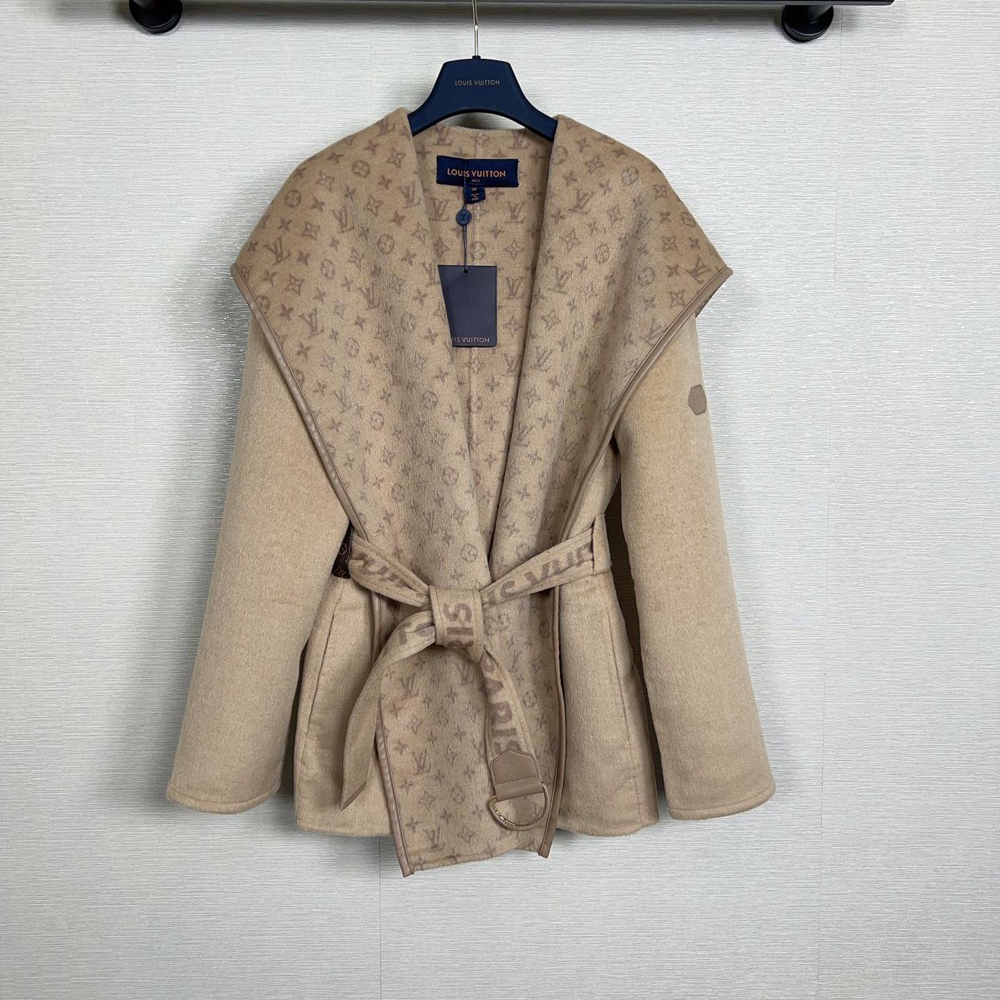 LOUIS VUITTON 2024 SS 루이비통 벨트 후드 베이지 캐시미어 100% 업뎃버젼 여성 중코트 커스텀급