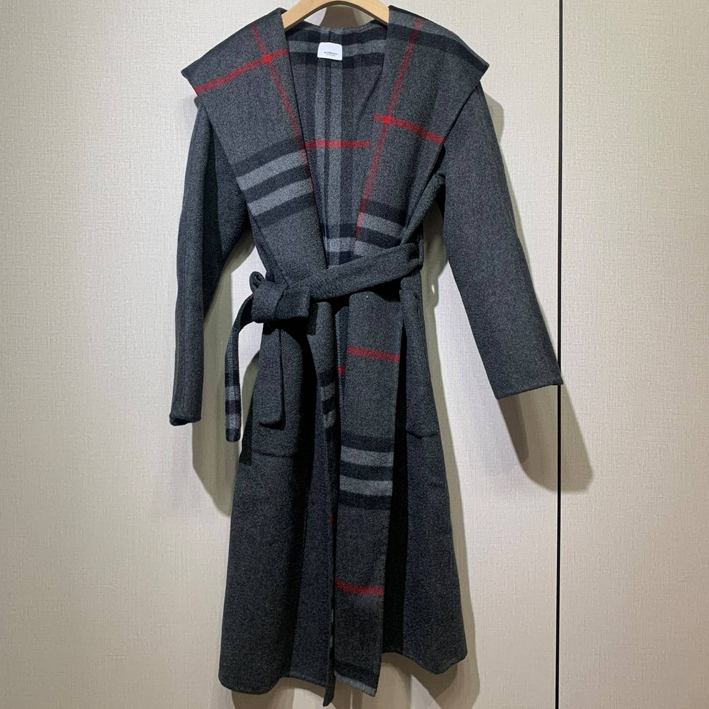 BURBERRY 2024 SS 버버리 체크 벨트 후드 그레이 캐시미어 100% 업뎃버젼 여성 롱코트 커스텀급