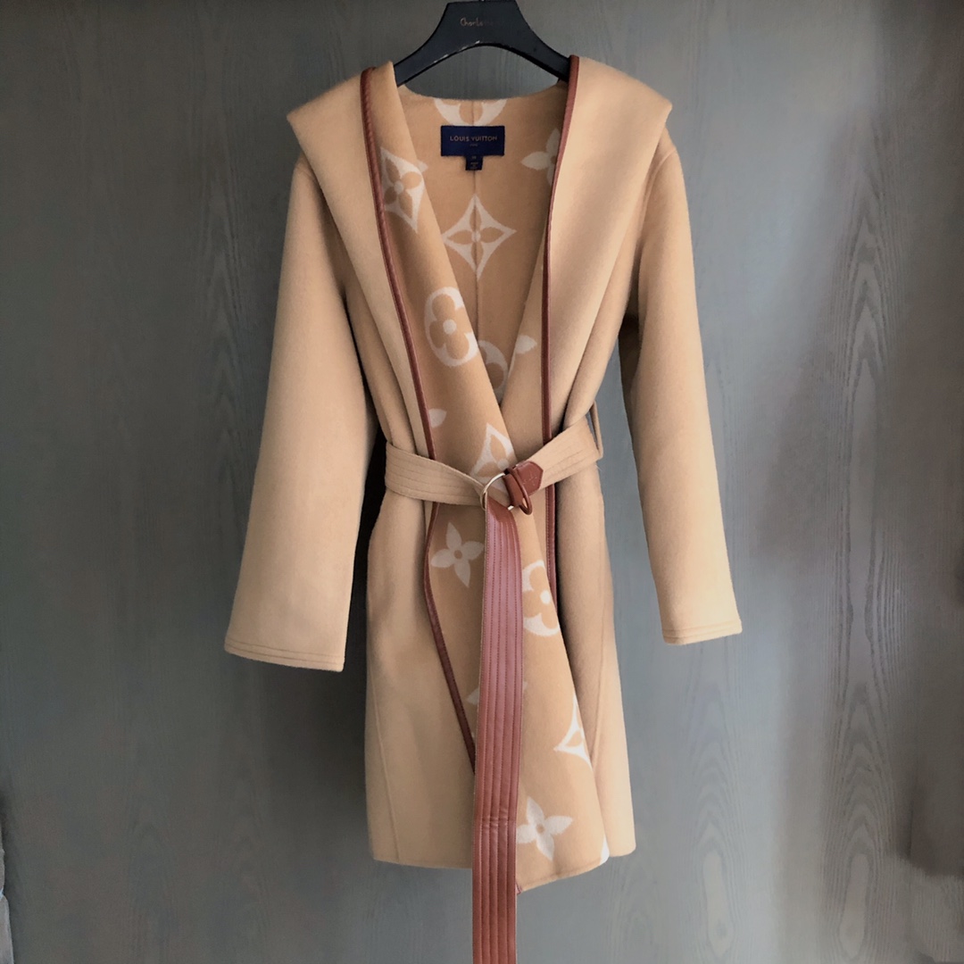 LOUIS VUITTON 2024 SS 루이비통 벨트 후드 베이지 캐시미어 100% 업뎃버젼 여성 롱코트 커스텀급
