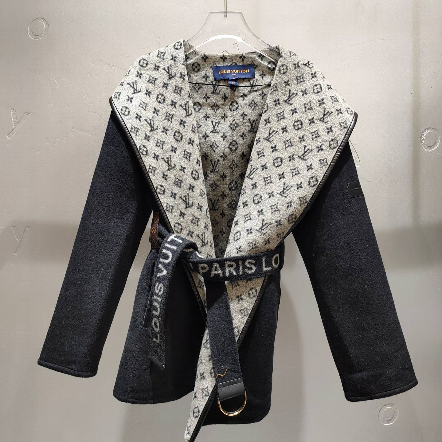 LOUIS VUITTON 2024 SS 루이비통 벨트 후드 투톤 블랙 캐시미어 100% 업뎃버젼 여성 중코트 커스텀급