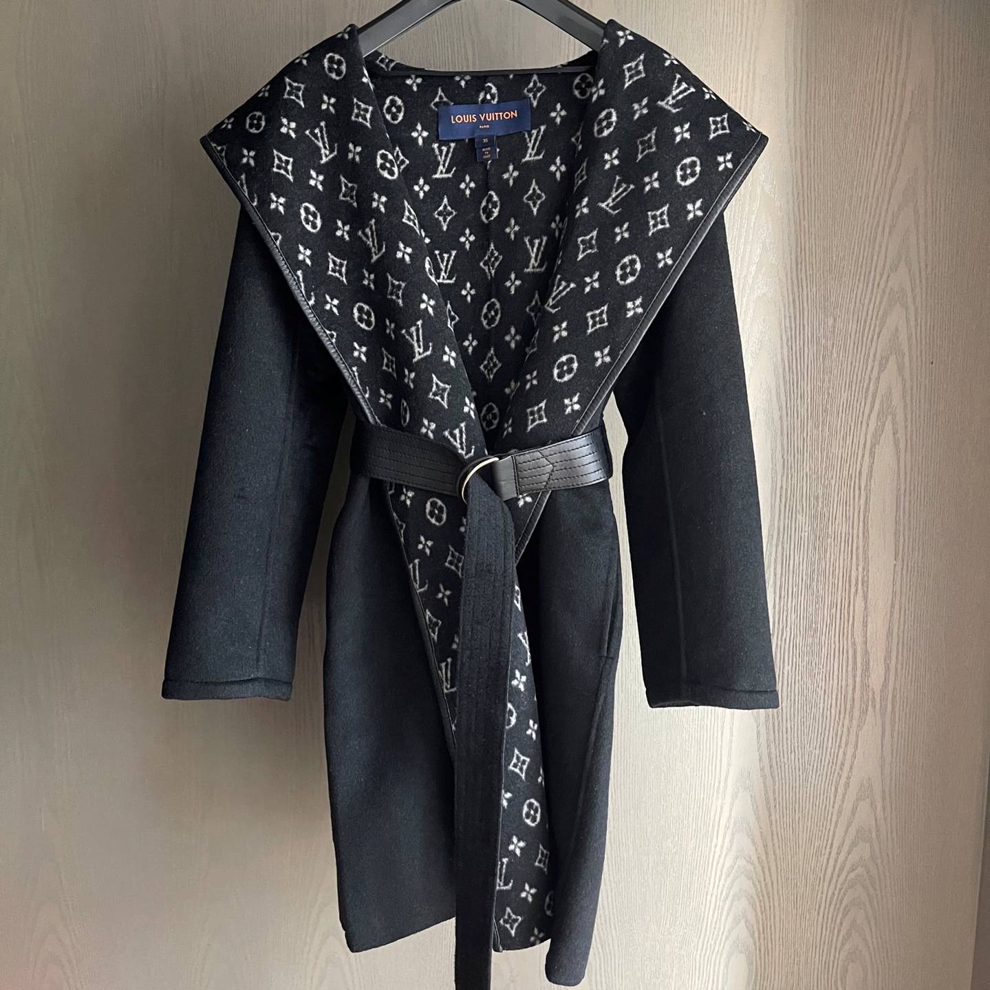 LOUIS VUITTON 2024 SS 루이비통 벨트 모노그램 후드 블랙 캐시미어 100% 업뎃버젼 여성 롱코트 커스텀급