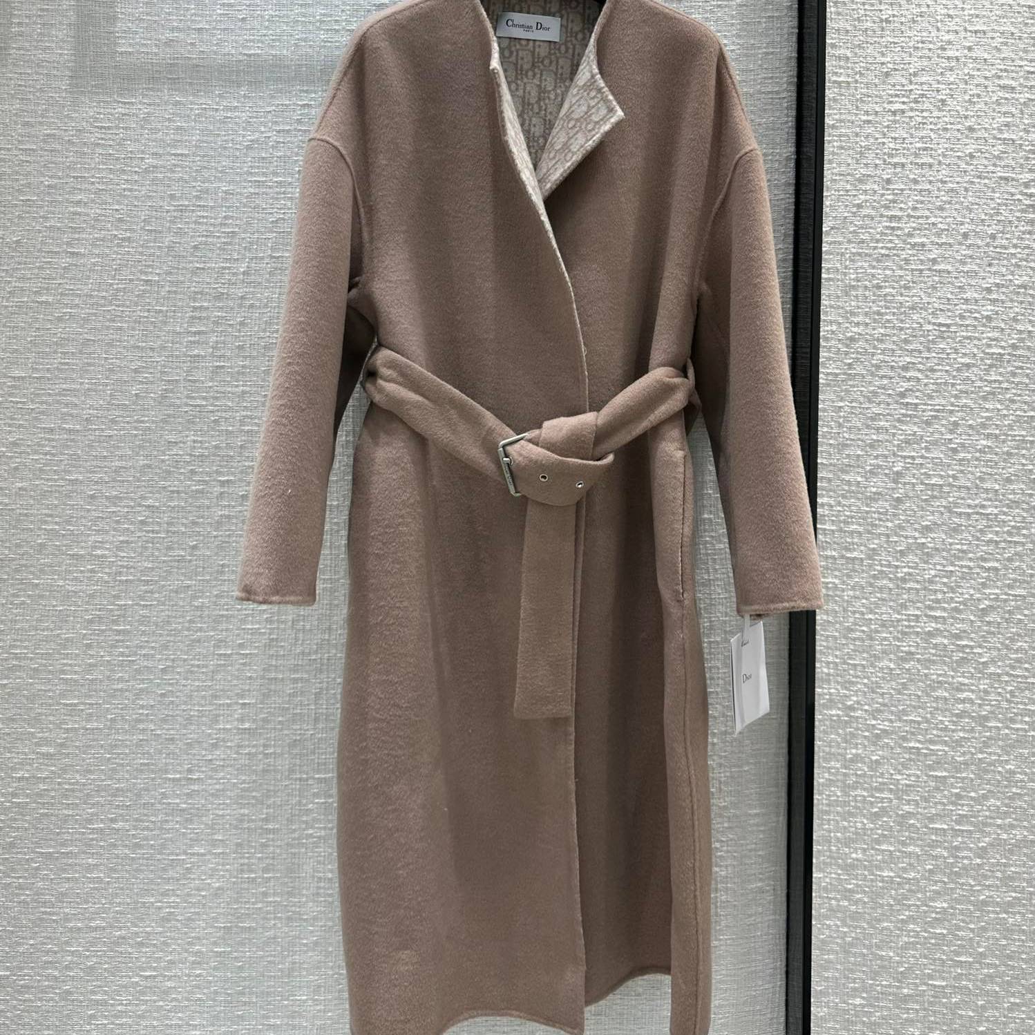 DIOR 2024 SS 디올 D로고 벨트 베이지 캐시미어 100% 업뎃버젼 여성 롱코트 커스텀급
