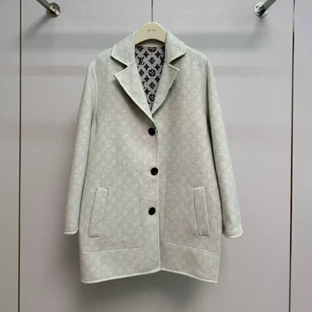 LOUIS VUITTON 2024 SS 루이비통 모노그램 카라 화이트 캐시미어 100% 업뎃버젼 여성 중코트 커스텀급