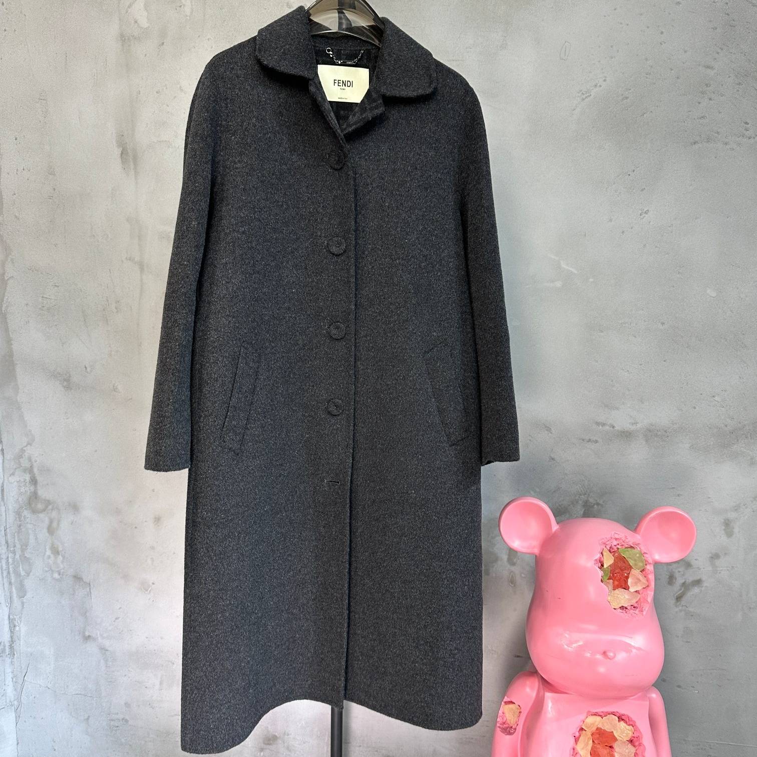 FENDI 2024 SS 펜디 카라 벨트 딥그레이 캐시미어 100% 업뎃버젼 여성 롱코트 커스텀급