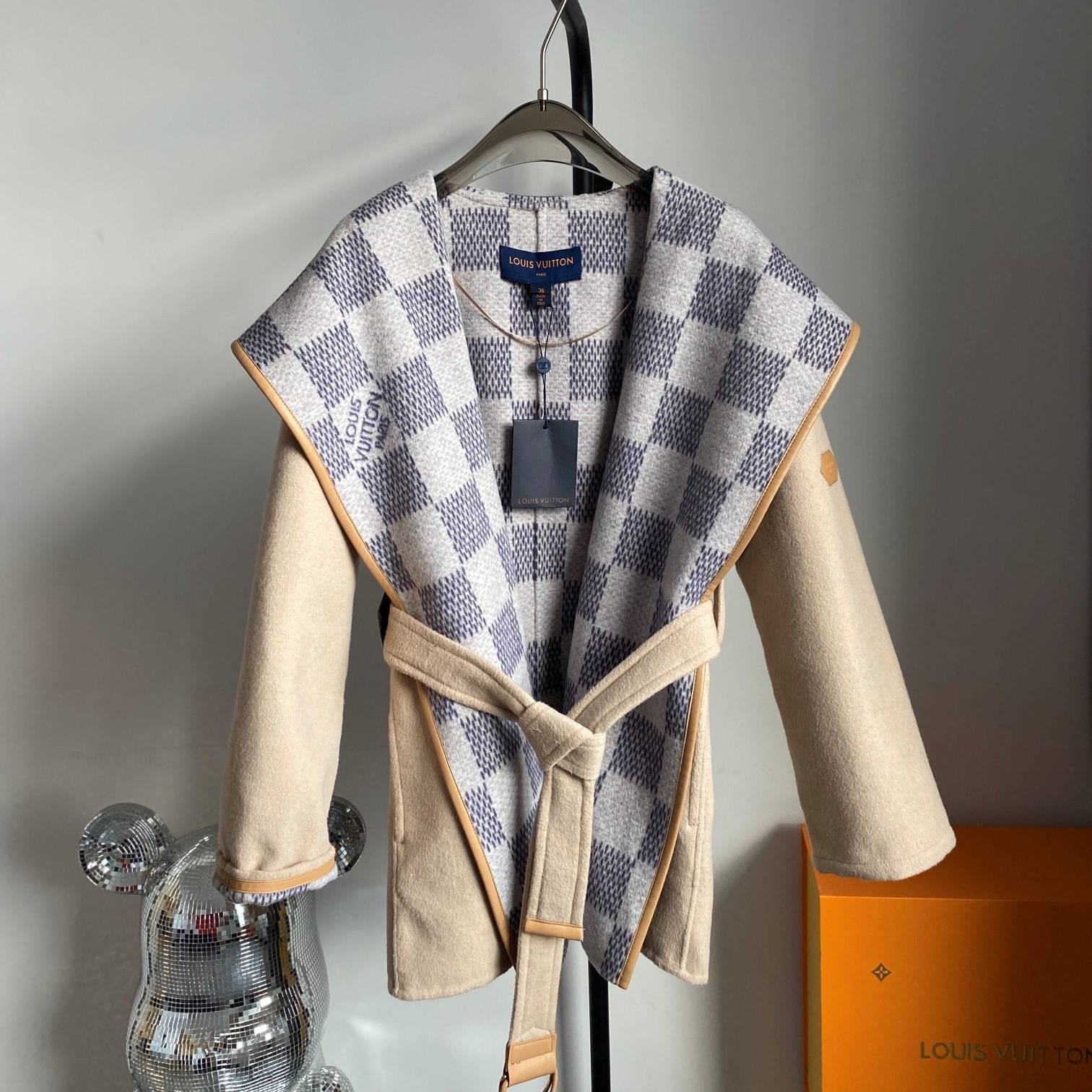 LOUIS VUITTON 2024 SS 루이비통 다미에 후드 벨트 베이지 캐시미어 100% 업뎃버젼 여성 중코트 커스텀급