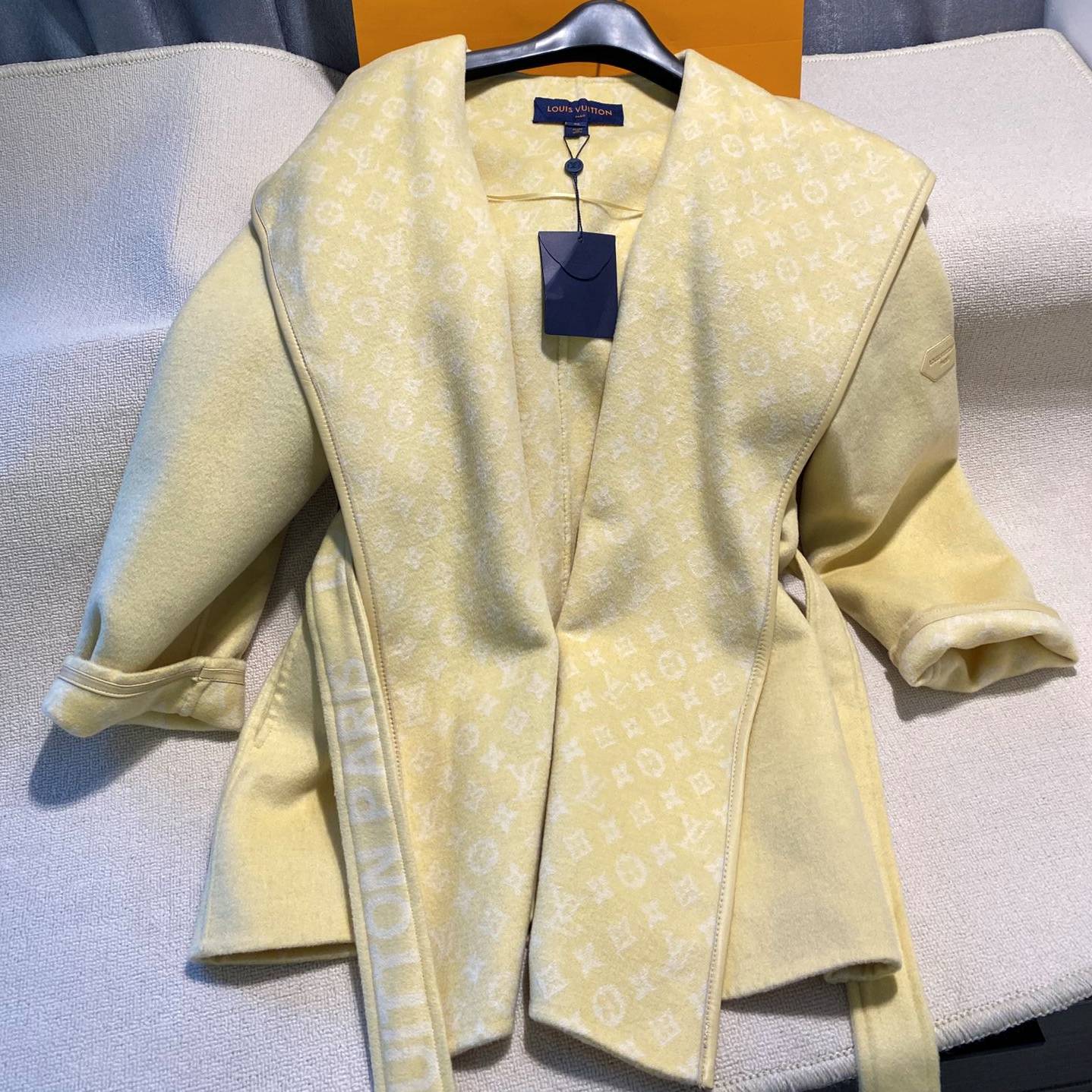 LOUIS VUITTON 2024 SS 루이비통 모노그램 후드 벨트 옐로우 캐시미어 100% 업뎃버젼 여성 중코트 커스텀급