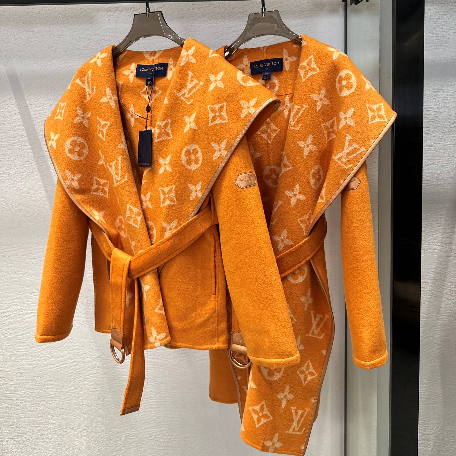 LOUIS VUITTON 2024 SS 루이비통 모노그램 후드 벨트 오렌지 캐시미어 100% 업뎃버젼 여성 코트 커스텀급