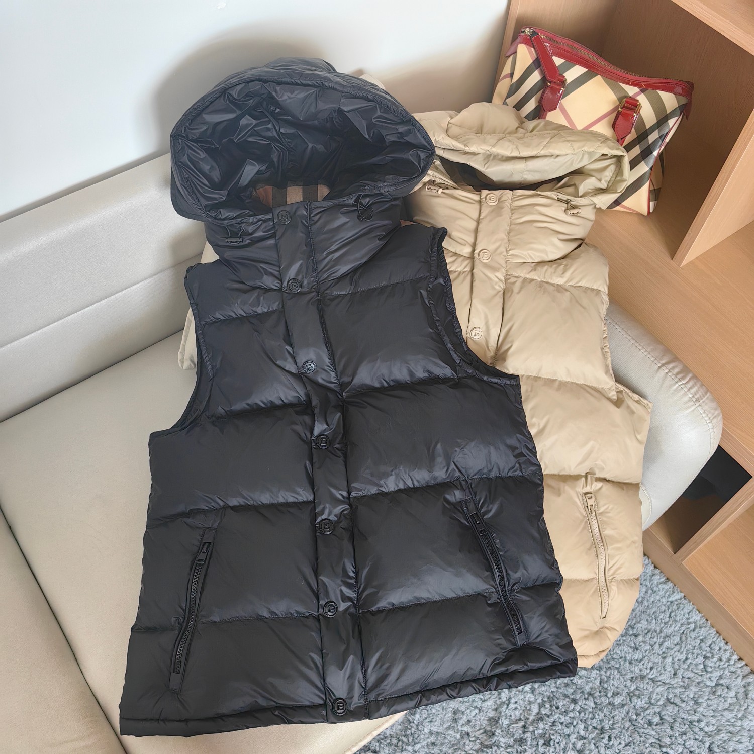 BURBERRY 2024 SS 버버리 퀄팅 체크안감 후드 지퍼포켓 여성 패딩조끼 커스텀급