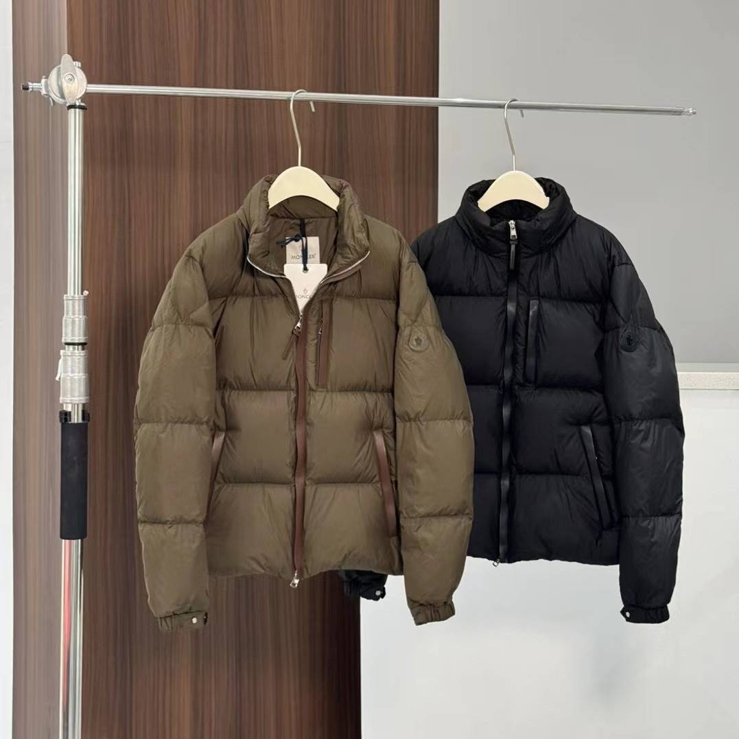 MONCLER 2024 SS 몽클레어 퀄팅 패치로고 지퍼포켓 여성 반패딩 커스텀급
