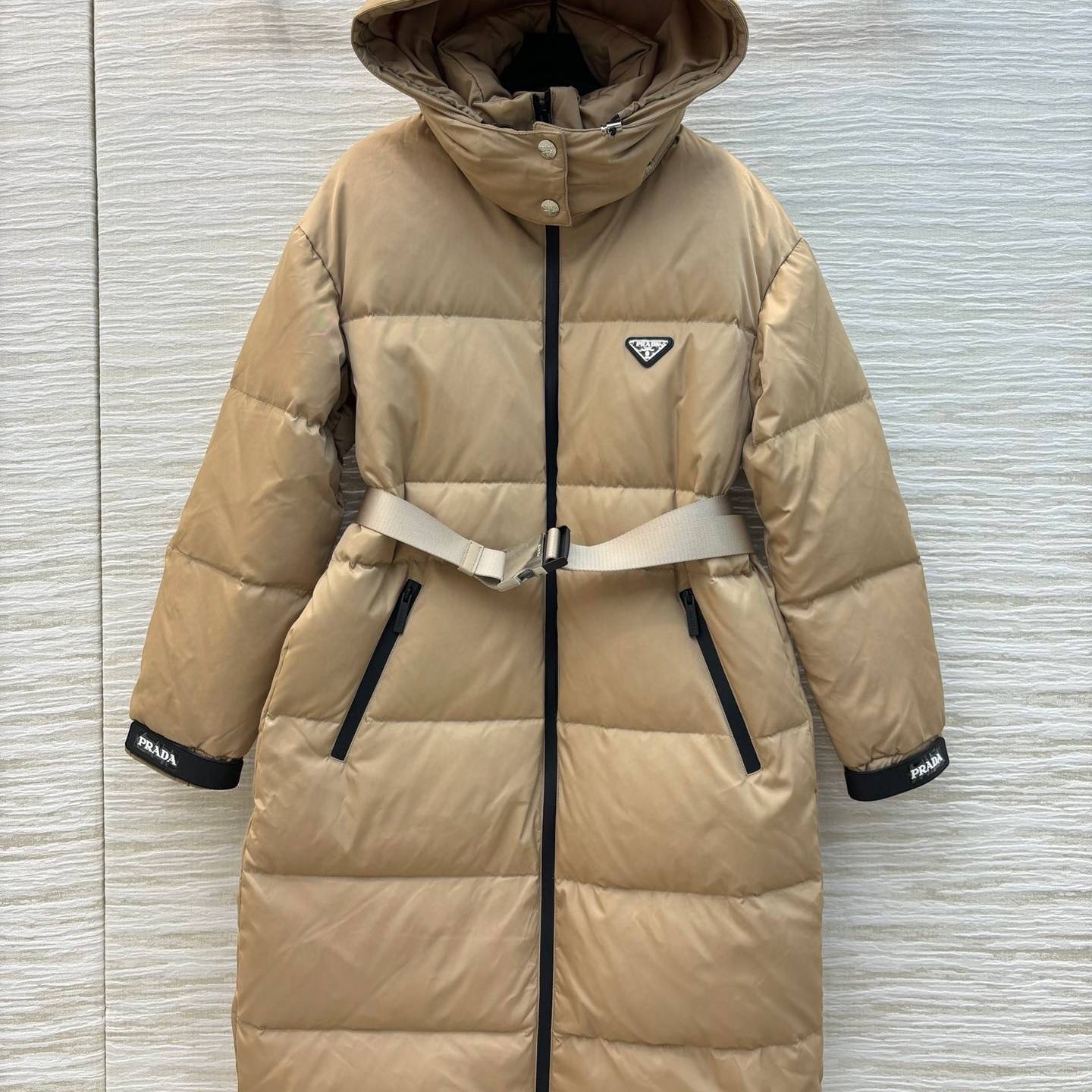 PRADA 2024 SS 프라다 삼각로고 후드 포켓 벨트 여성 롱패딩 커스텀급