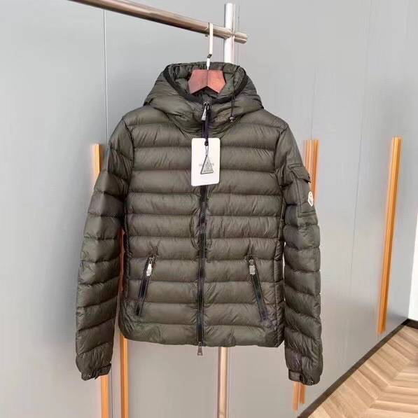 MONCLER 2024 SS 몽클레어 퀄팅 후드 패치로고 지퍼포켓 여성 반패딩 커스텀급