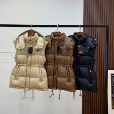 PRADA 2024 SS 프라다 삼각로고 퀄팅 후드 지퍼포켓 여성 패딩조끼 커스텀급