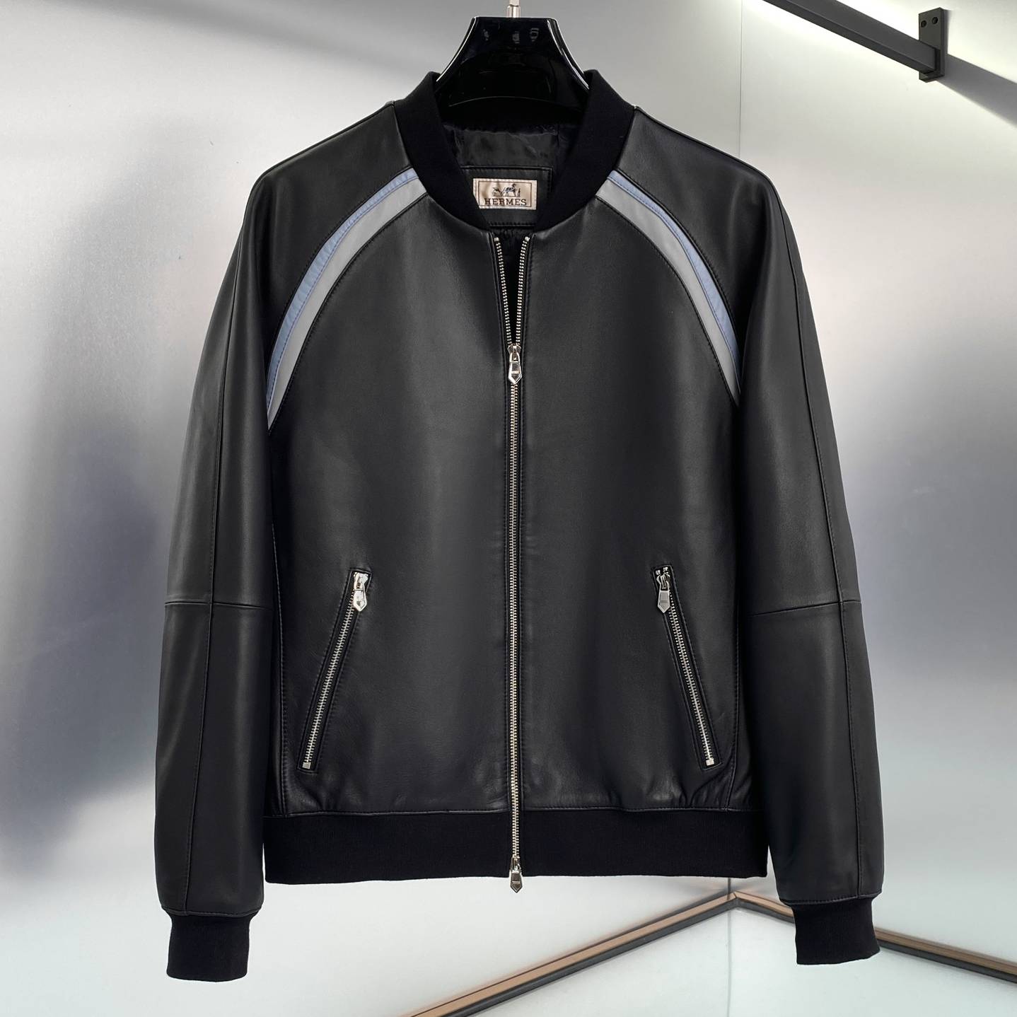HERMES 2024 SS 에르메스 그레이라인 지퍼포켓 블랙 남성 점퍼 커스텀급